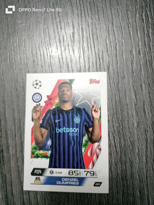 Vând cartonașe Topps Match Attax