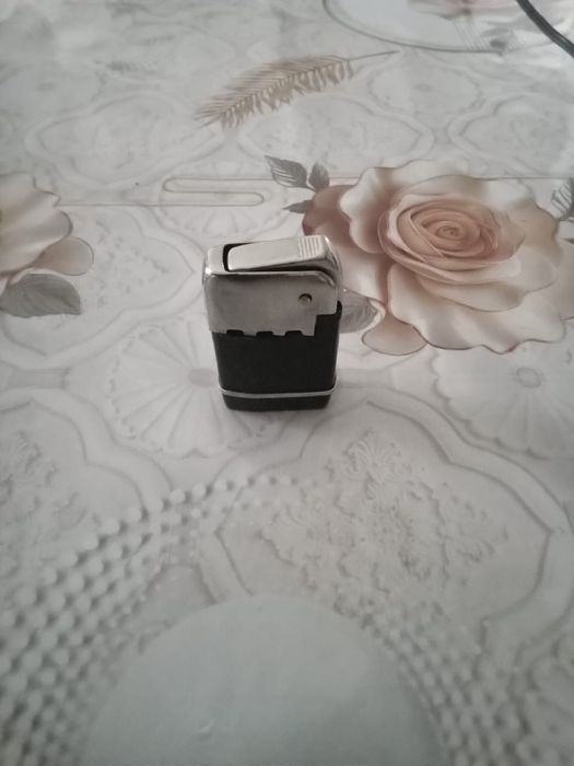 Продается бензиновая зажигалка