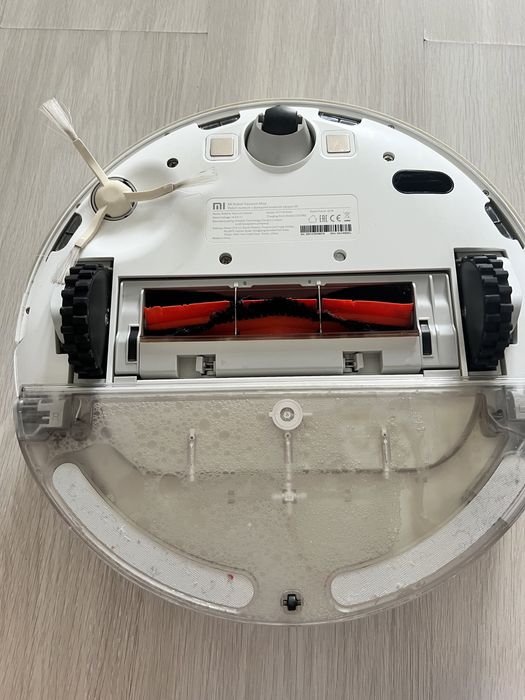 Продам пылесос Xiaomi Mi Robot Vacuum-Mop белый