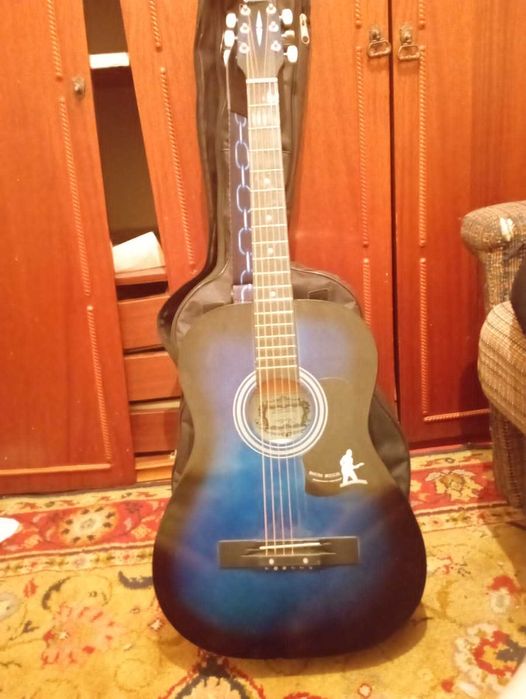 Гитара шестиструнная в хорошем состоянии