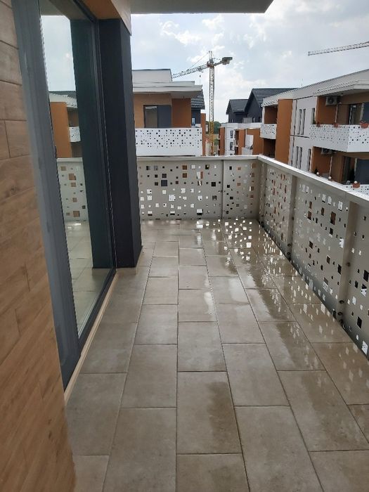Închiriez apartament cu 2 camere