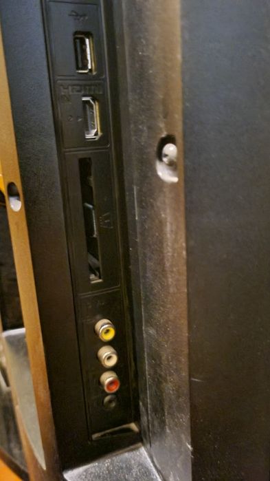 Продавам LCD TV SONY KDL-32EX401