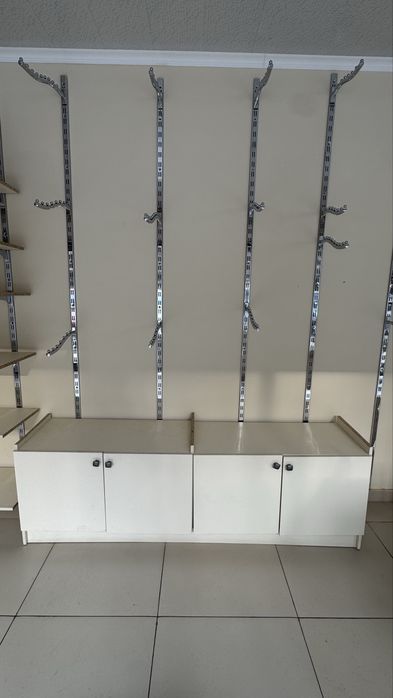 Мебель для магазина одежды