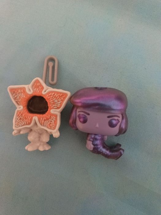 Киндер очень странные дела