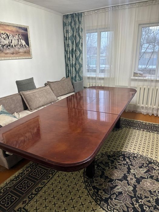 Продаю стол для гостиной