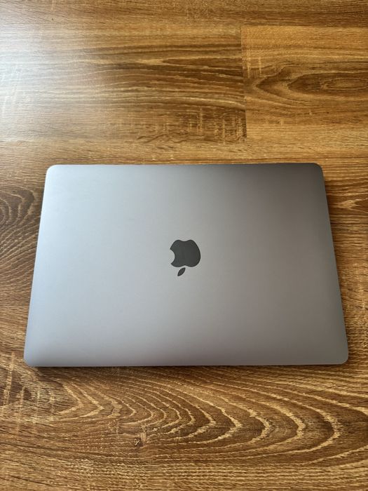 MacBook Air M1 (2020) – 8GB RAM / 256GB SSD – Space Gray