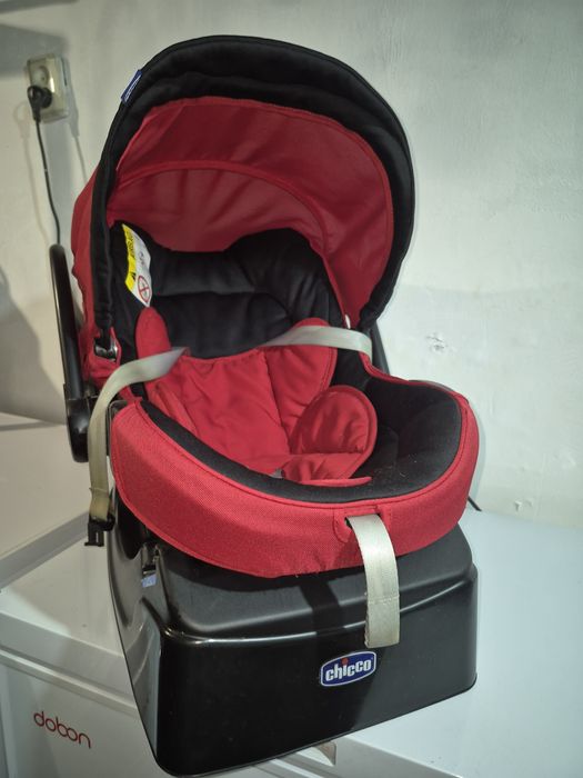 Автокресло Chicco.