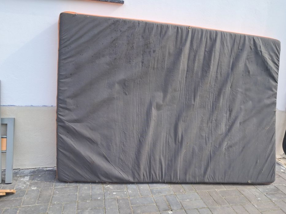 Pat cu saltea 140x200