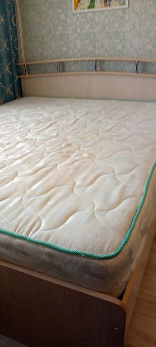 Продам двуспальную кровать