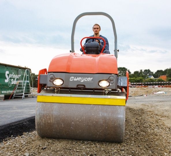 Inchiriere cilindru compactor vibrocompactor