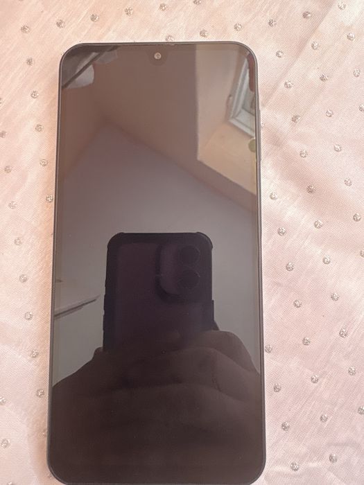 Dau la schimb două telefoane Samsung A17 5G. +  iPhone 16 baterie 94%  GB128 dacă e ceva mai bun le dau pe amândouă la schimb