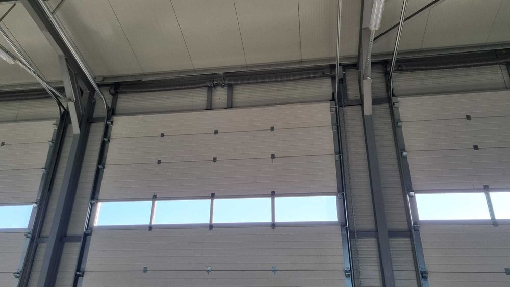 Usi de garaj industriale