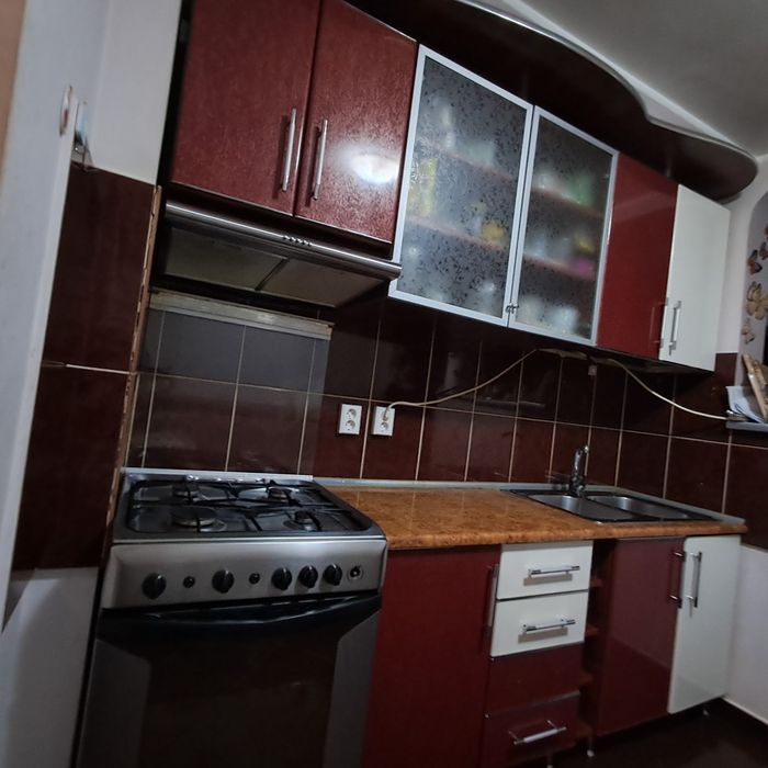 Vând mobilier de bucătărie +aragaz+chiuvetă  VÂND URGENT