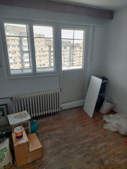 Apartament 3 camere AN etaj 8/8 zona Rogerius