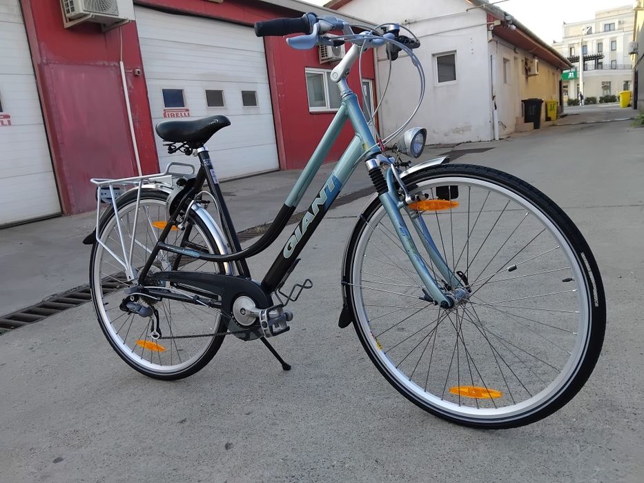 Vând bicicleta Giant din aluminiu pentru damă
