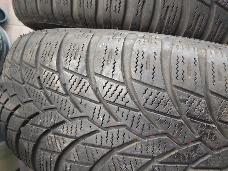 Два броя зимни гуми Lassa 195/65/15