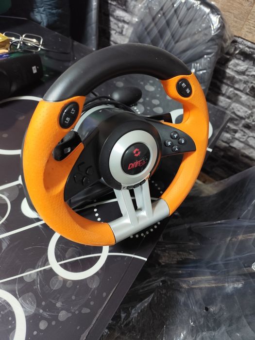 Volan gaming cu pedale  PC sau laptop