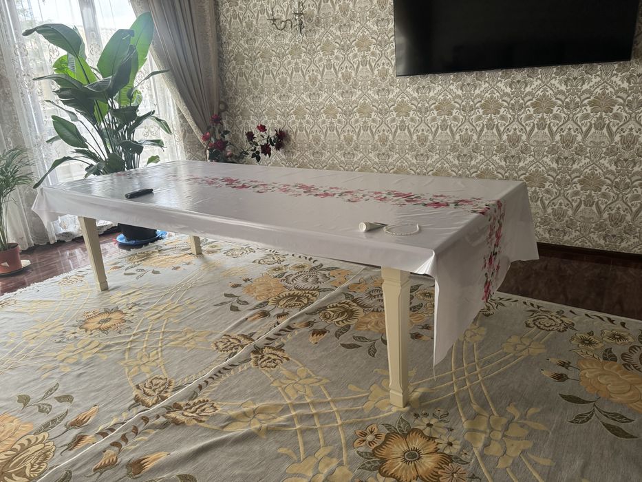 Столы  2 штуки .