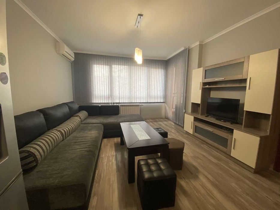 Дава се под наем Двустаен апартамент в Варна, Център - 70 кв.м за 418.71 € - Снимка #2