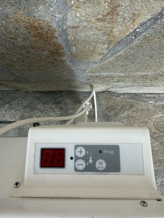 Електрически конвектор Airelec Tactic Pro 2500W + крачета с колелца