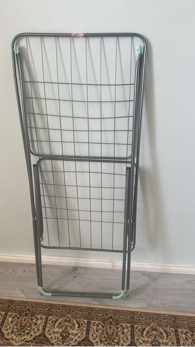 Продам стол, шкаф-пенал, сушилку