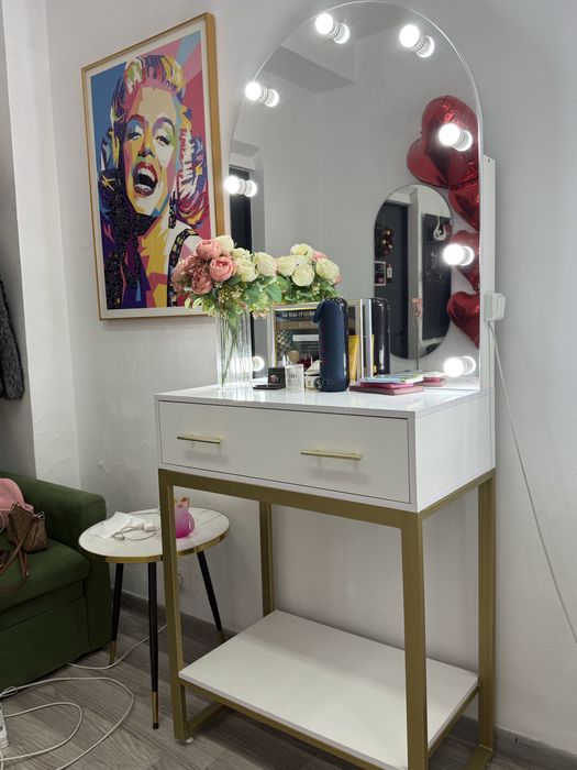 Продается Визажный стол