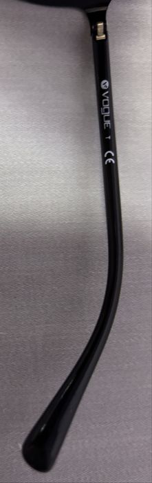 Слънчеви очила Vogue VO3807S черни +калъф