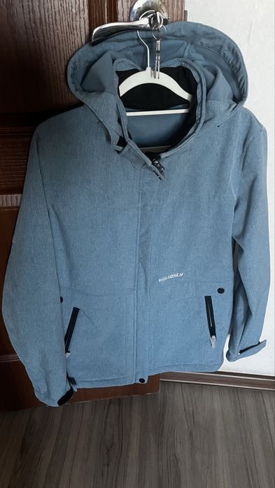 Продам фирменную куртку демисезон р 44