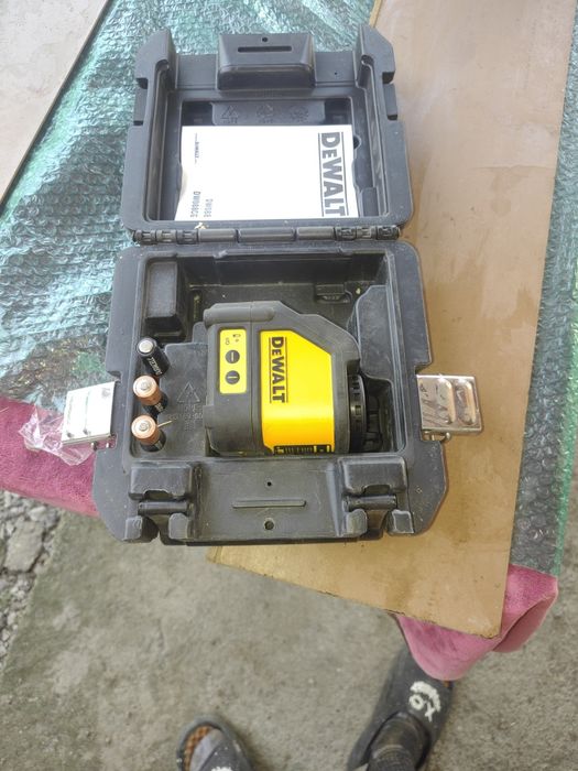 Lase cu fascicul in cruce  DW088CG DEWALT
806.33 lei