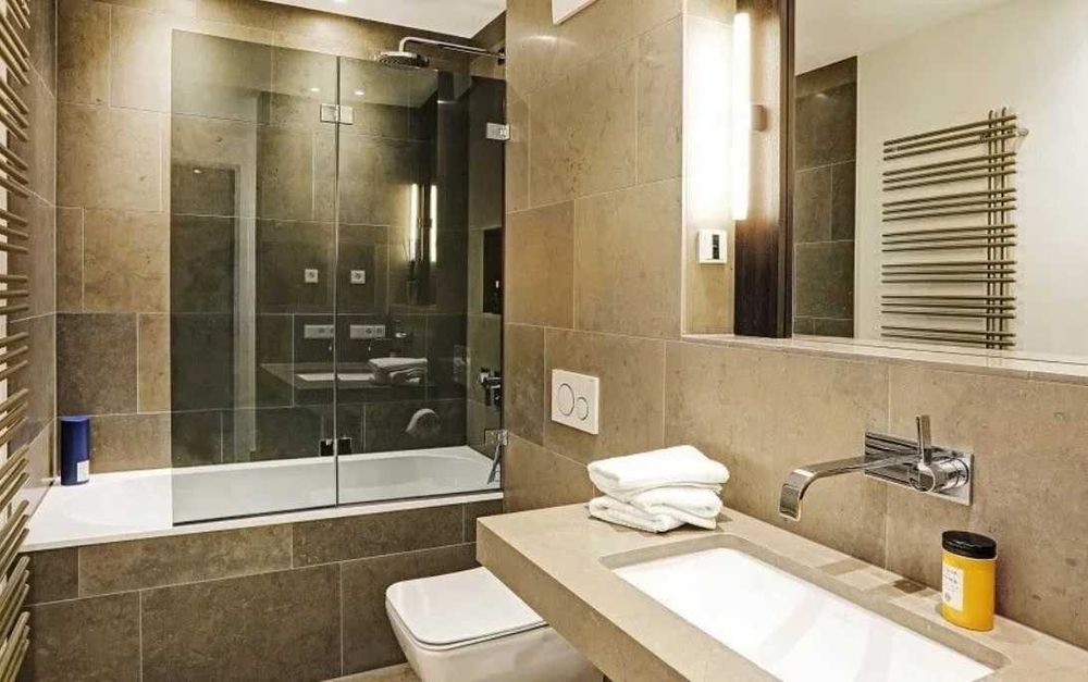 Дава се под наем Едностаен апартамент в Бургас, Център - 35 кв.м за 204 € - Снимка #2