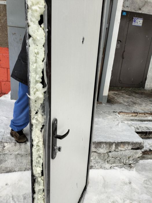 Продам входную дверь новая