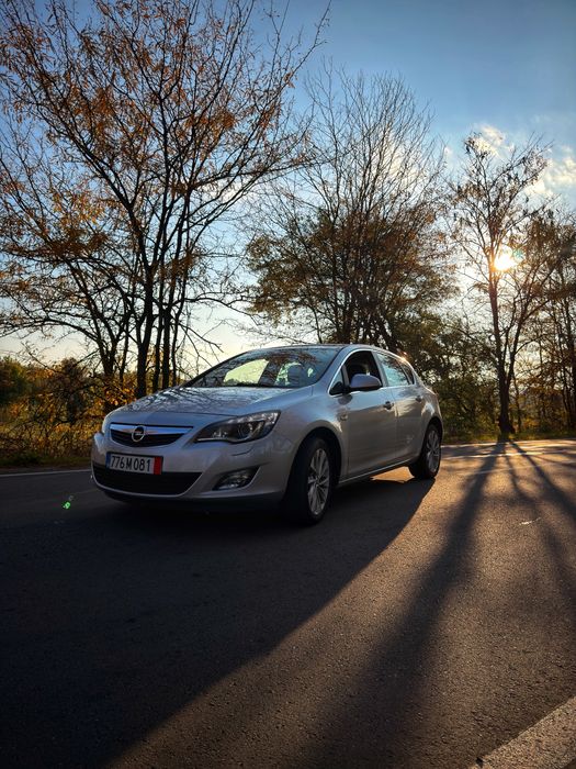 Opel Astra J 2010 A13DTE с ксенони !ТОП СЪСТОЯНИЕ!