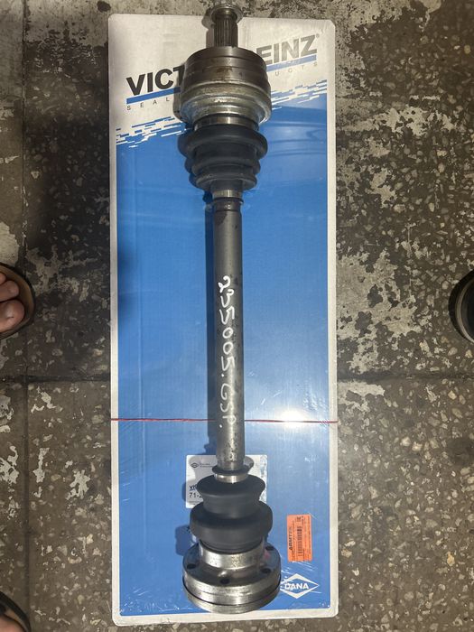 Продам вал привалной задний от w124.