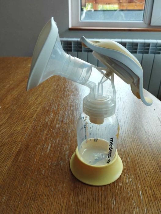 Medela Двуфазна ръчна помпа за кърма Harmony