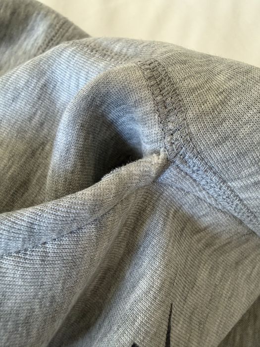 Pantaloni Nike Tech gri M originali