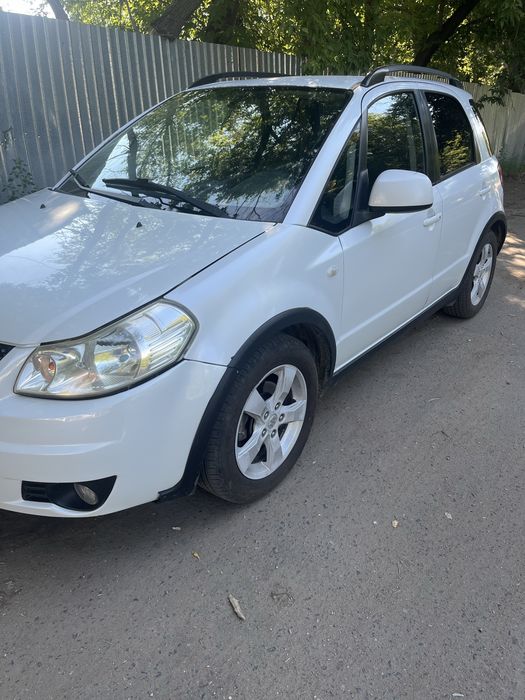 Продам Сузуки sx4 2010