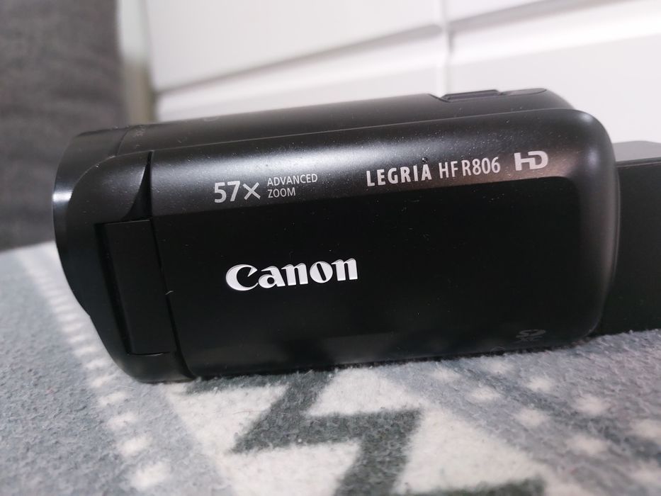 Vând camera video Canon LEGRIA HF R56-Zoom 57x Paulis • OLX.ro