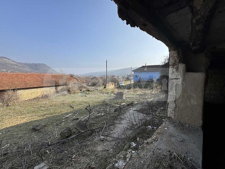 Къща в живописното село Сваленик