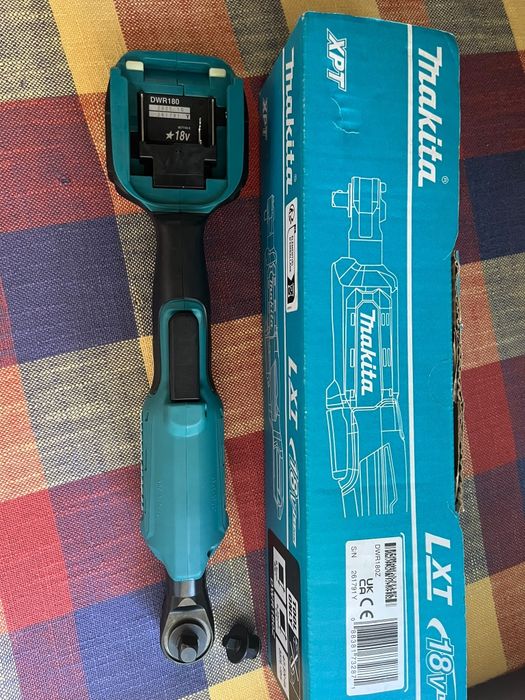 Cheie cu clichet Makita DWR180 și bormasina Makita DDF484 brushless noua