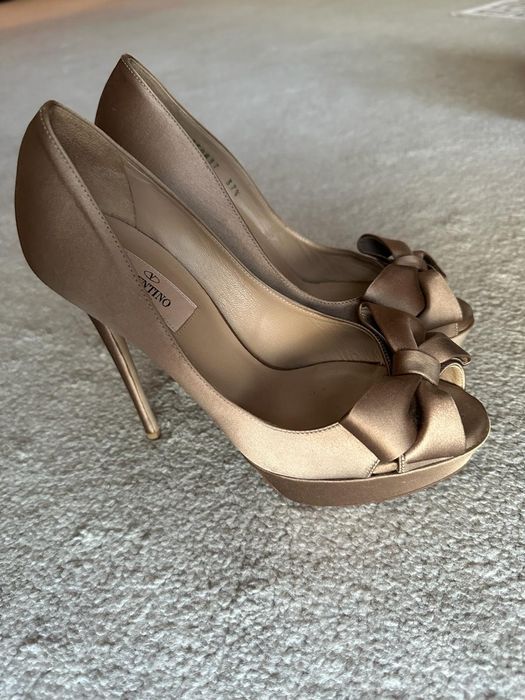 Pantofi decupati Valentino, marimea 37,5 (originali - stare buna)