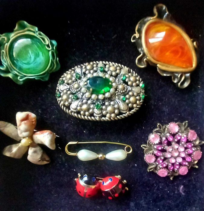 Колие филигран, кръстче, гривни, обеци, гердан, брошки, портмоне