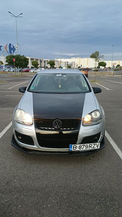 Vând Golf 5 R32.