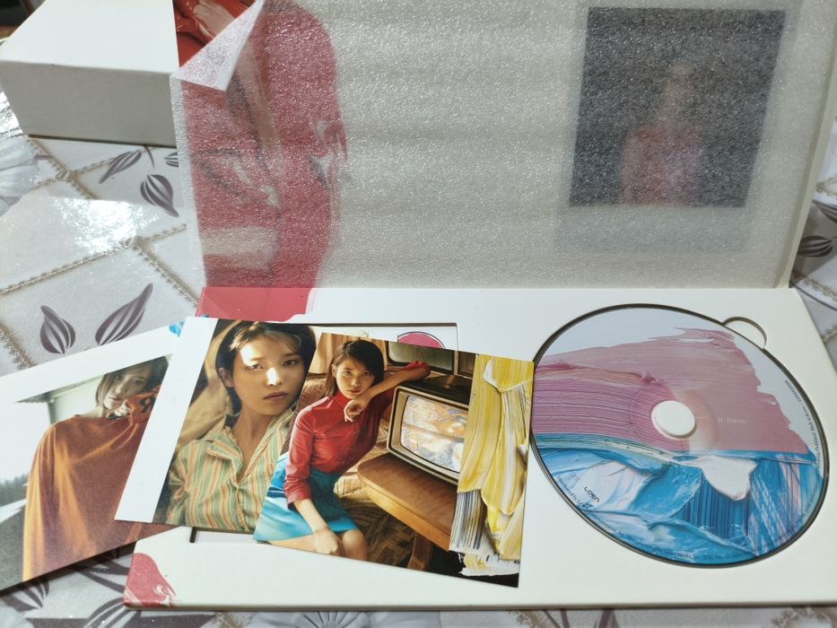 Альбом IU «Palette»