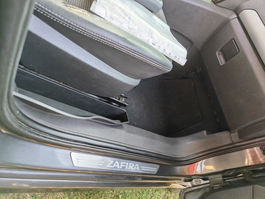 Opel Zafira 1.7 CDTI 125 CP  Motor Isuzu 7 locuri + 1 turbină de rezervă + 1 set de jante cu cauciucuri de iarnă montate +  portbagaj auto extern