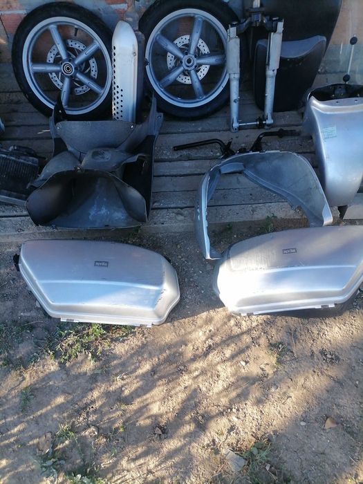 Части за aprilia scarabeo