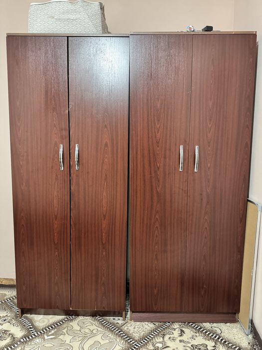 Шкаф для одежды и кровать