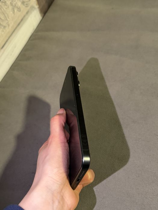 iPhone 15 Pro Max – 256 GB – Много добро състояние + 8 калъфа ПОДАРЪК