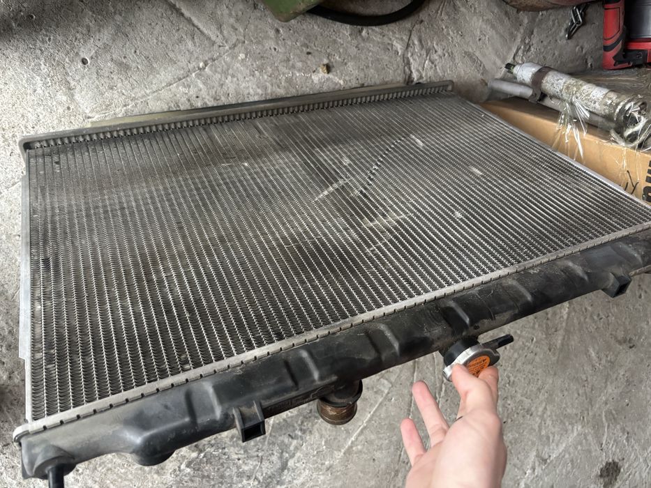 Продам радиатор охлаждения Nissan