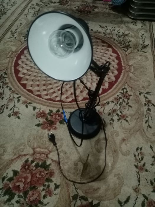 Продаю настольный светильник