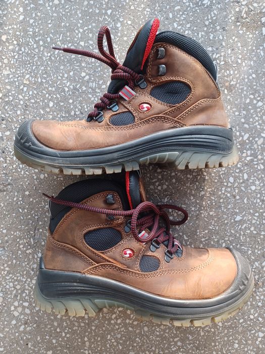 Bocanci cofra si sixton